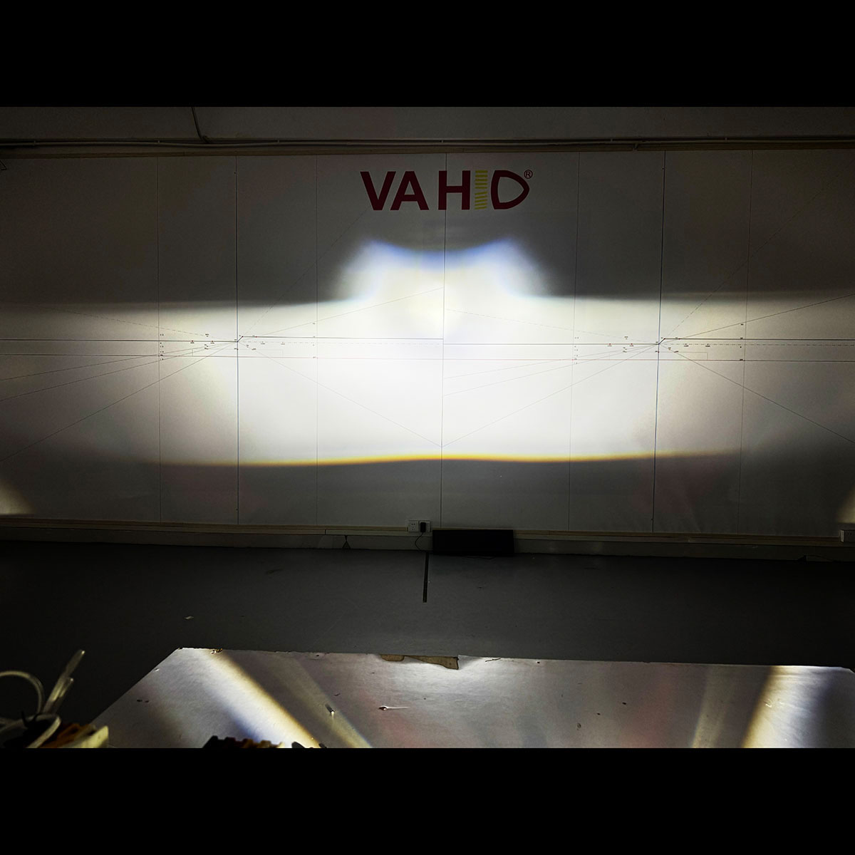 Proyector Bi-LED VAHID V4 de 2,5 pulgadas y 7500 lm, con 2 lentes láser para retrofit y mejora de faros