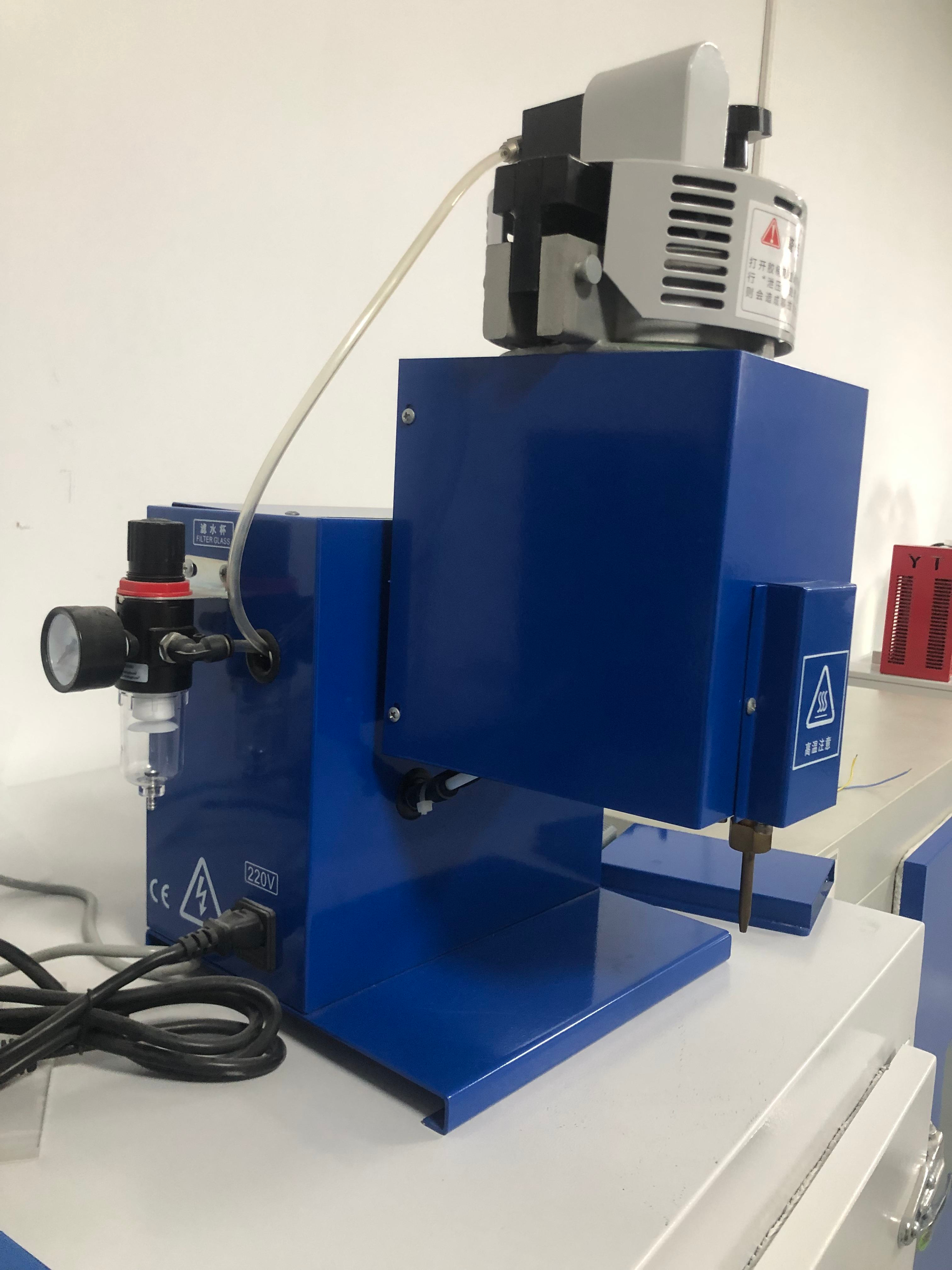 Máquina presurizada de adhesivo termofusible con aplicación por puntos y pulverización para reparar y sellar faros